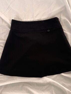 Vintage Y2K Gap Black Mini Skirt with button detail. Size: 1